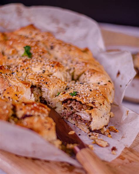 Ilustračná fotografia závinu s mäsovou náplňou