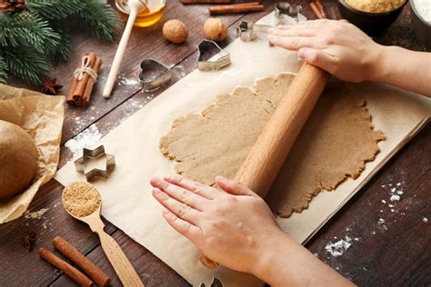 rozdelené vajíčka pri príprave cesta na tortu