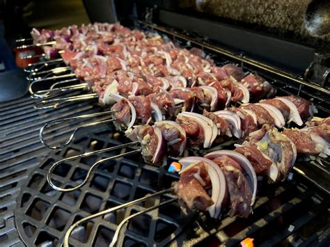 Detail kontaktného grilu s pripravenými jedlami