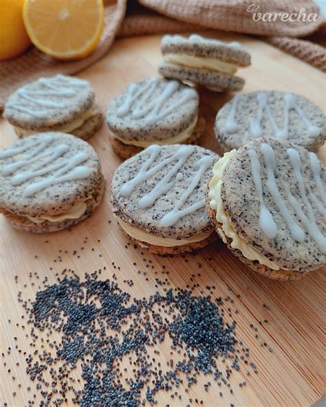 Hotové makové kolieska s citrónovým krémom