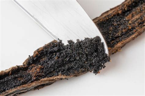 Rozdiel medzi vanilkovým cukrom, vanilkovým extraktom a vanilkovou arómou