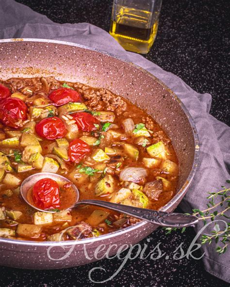 Fotka ragú k hovädzím medailónikom
