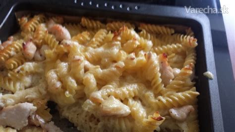 Zapekané cestoviny s kuracím mäsom a zeleninou