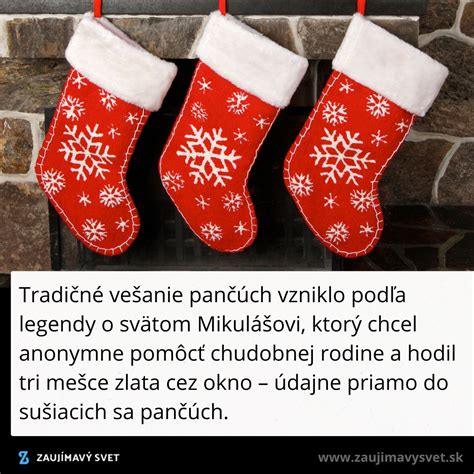 Vianočné pančuchy zavesené na krbe