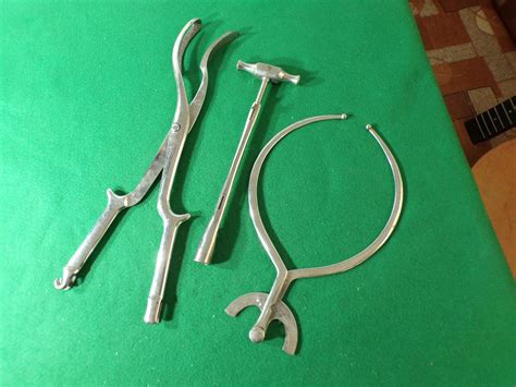 Chirurgické nástroje na liečbu zarastených nechtov