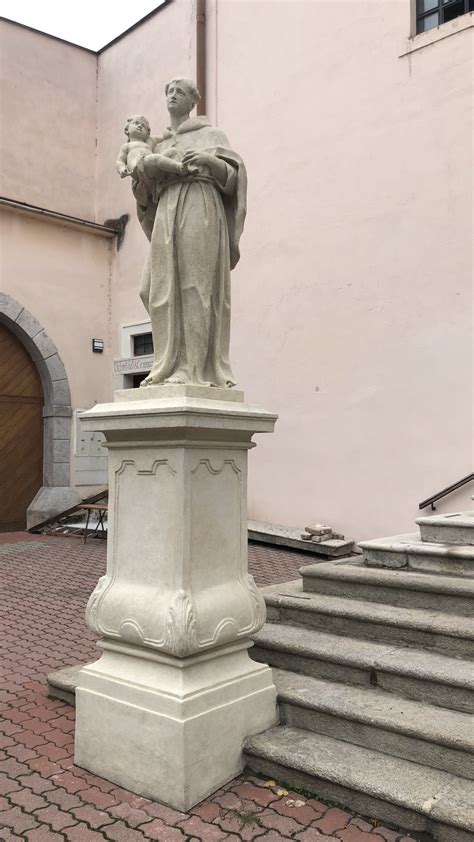 Socha sv. Antona Paduánskeho v Pezinku