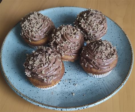 Gaštanové muffiny s čokoládovým frostingom