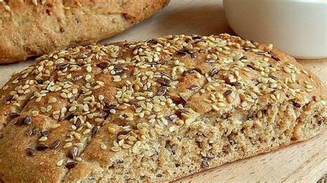 miska s celozrnnou moukou a citronem