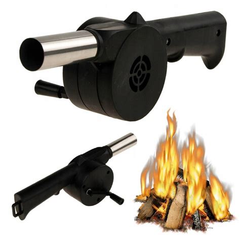 Ilustrácia zapálenia ohňa na grile pomocou elektrického dúchadla