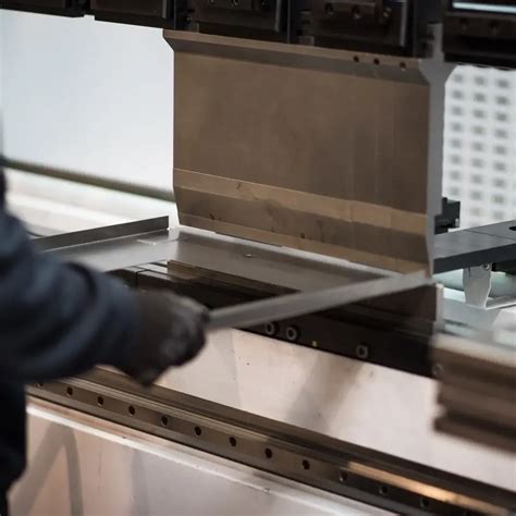 Tvarovanie plechových dielov kladivom