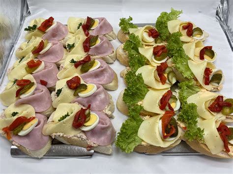 Detail zdobenia chlebíčka