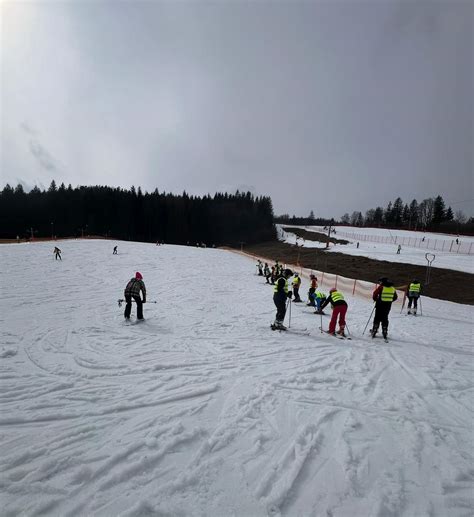 Žiaci na lyžiarskom výcviku