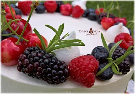 Ozdobovanie torty čerstvým ovocím