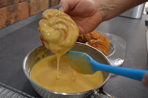 Fondánová poleva na medovníkoch