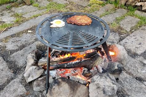 Liatinový grilovací plát s mäsom a zeleninou