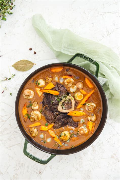 Zložky potrebné na dusenie falošnej sviečkovej na víne