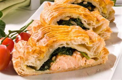 Závin z lososa v lístkovom ceste