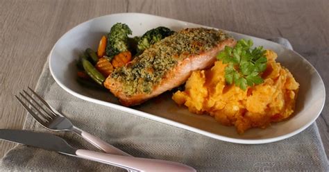 Losos s bylinkovou krustou a fazuľovým pyré