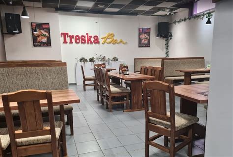 Interiér prevádzky Treska Bar s ponukou rybacích šalátov