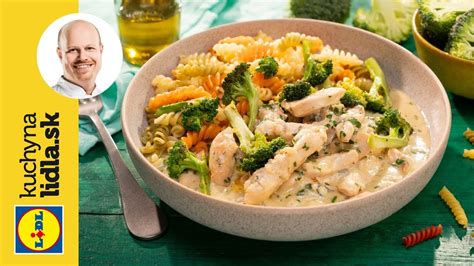 Sójové kocky s cestovinami a smotanovou omáčkou