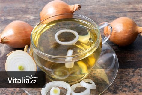 Ilustrácia cibule v ponožke na chodidle