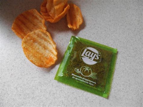 Zloženie dipu z jogurtu a byliniek