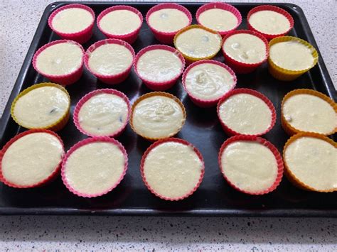 Miska s ingredienciami na cesto na muffiny