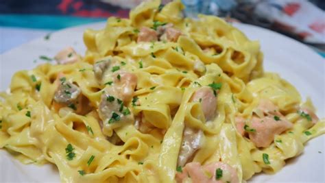 Ingrediencie na cestoviny s lososom