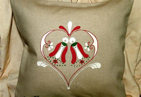 Detail torty s ručne maľovaným francúzskym ornamentom