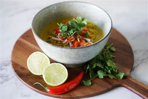 Misku s polievkou Laksa