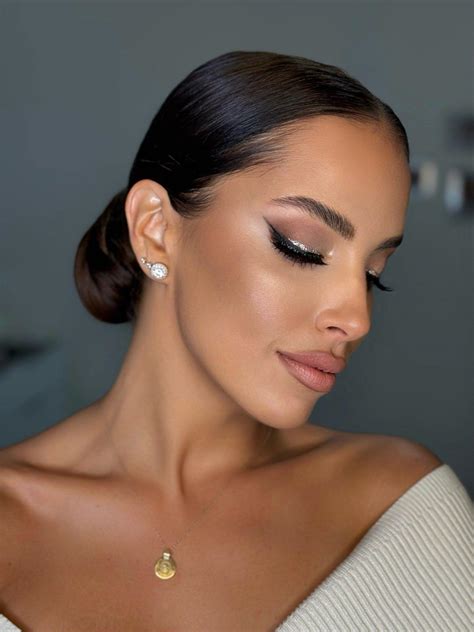 minimalistické líčenie s dôrazom na oči