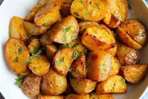 Chrumkavé pečené zemiaky na plechu