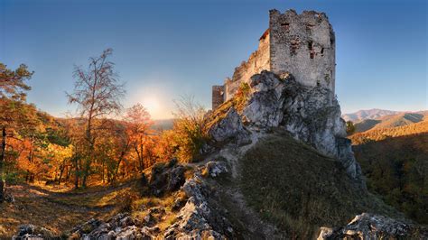 Zrúcanina Vršatského hradu