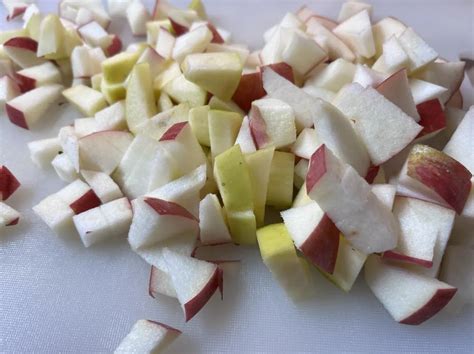 Nakrájané jablká pripravené na varenie