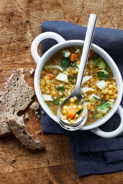 Ilustračná fotografia polievkových lyžíc s rôznymi surovinami