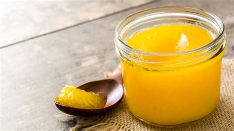 Ilustrácia výroby masla v zaváraninovom pohári