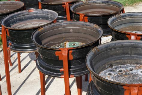 Gril vyrobený z disku automobilu