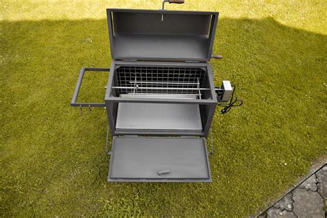 Gril vyrobený z kovového suda