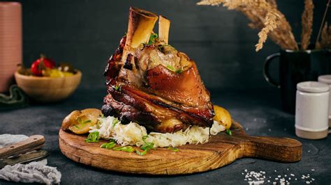 Pečené koleno s pivom