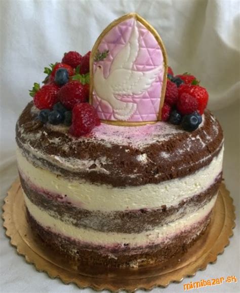 Naked cake s ovocím a krémom