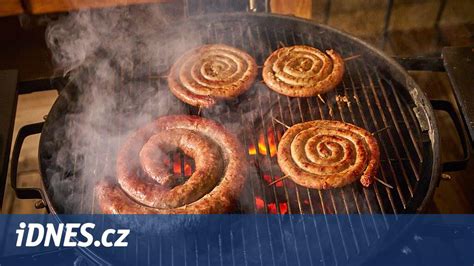 Vinná klobása pripravená na panvici