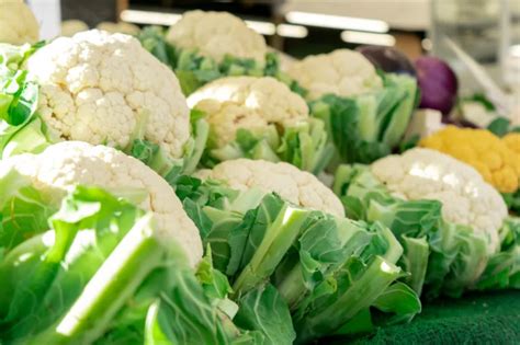 Čerstvý karfiol v obchode