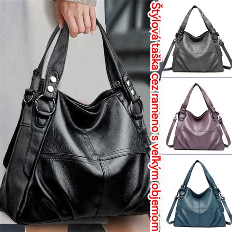 Žena s veľkou kabelkou cez rameno