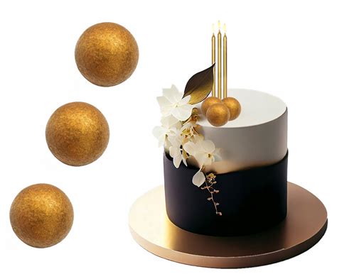 Čokoládové gule ako dekorácia na tortu