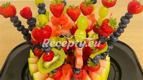 Farebná ovocná misa ako detská oslava