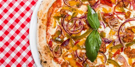 Pizza pečená na dreve