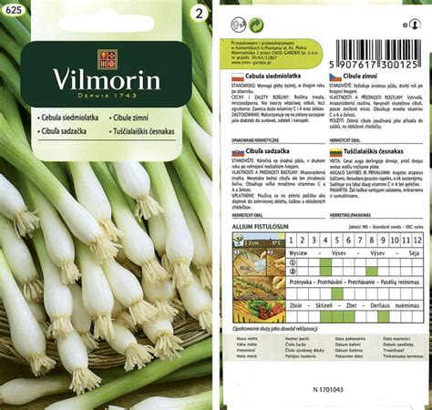 Škatuľka so semenami rozmarínu a malé sadeničky