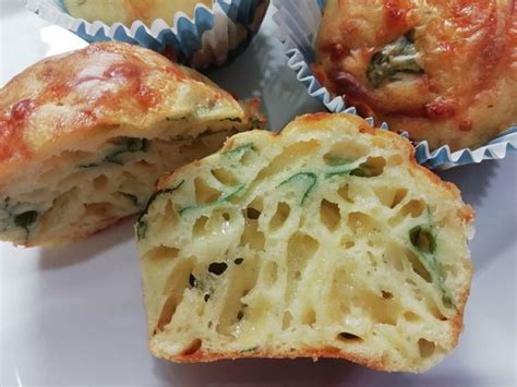 Syrové muffiny s medvedím cesnakom