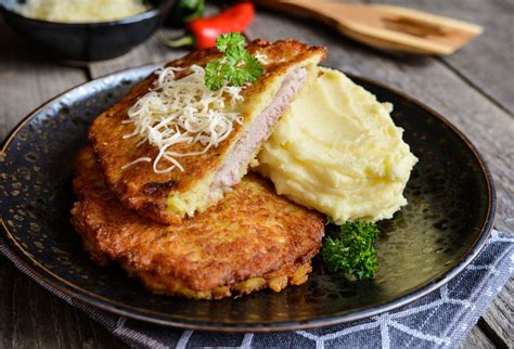 Černohorský rezeň v zemiakovej placke