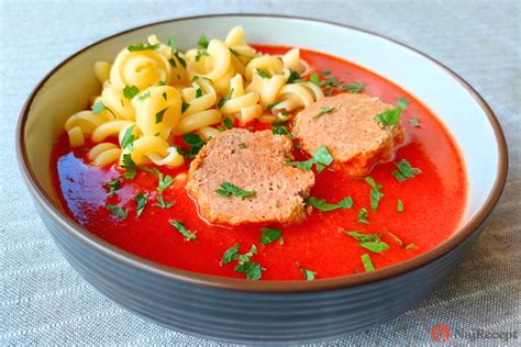 Hotová omáčka s mäsovými guľôčkami